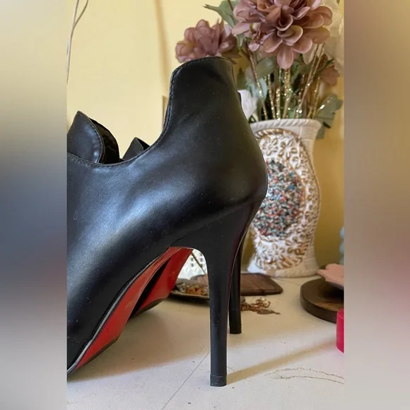 Black heeled ankle boots - Picture 3 of 7